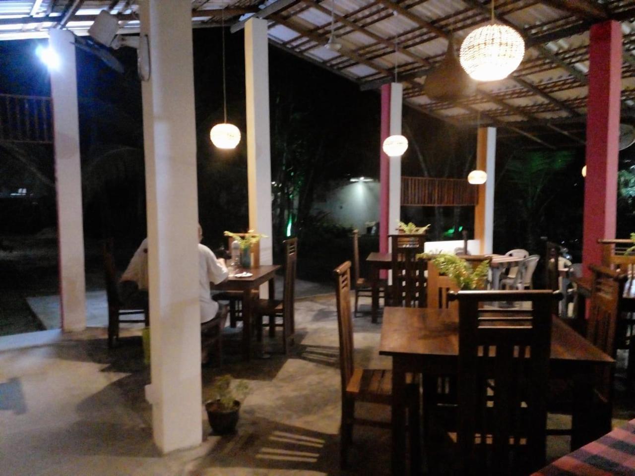 Jungle Restaurant And Villa Unawatuna Exterior photo