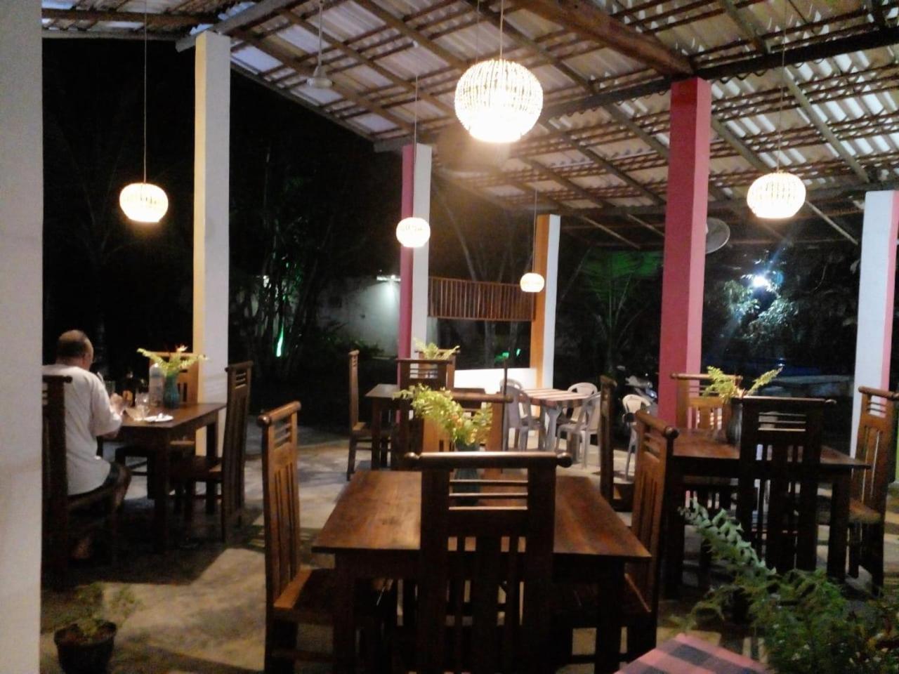 Jungle Restaurant And Villa Unawatuna Exterior photo